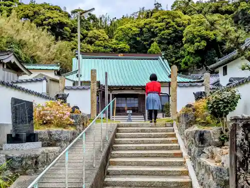 松寿寺の山門