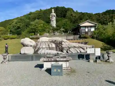 南法華寺（壷阪寺）の{uncategorized: "未分類", other: "その他", undefined: "問題あり", building: "その他建物", grave: "お墓", sacred_gate: "鳥居", guardian: "狛犬", statue: "像", buddha: "仏像", history: "歴史", nature: "自然", garden: "庭園", animal: "動物", pagoda: "塔", temizu: "手水舎", mountain_gate: "山門・神門", sanctuary: "本殿・本堂", subordinate: "末社・摂社", art: "芸術", scenery: "景色", jizo: "地蔵", ema: "絵馬", goshuin: "御朱印", omikuji: "おみくじ", items: "授与品その他", amulet: "お守り", goshuincho: "御朱印帳", eats: "食事", festival: "お祭り", votive_dance: "神楽", shichigosan: "七五三参", wedding: "結婚式", experience: "体験その他", initially: "初詣", around: "周辺", anti_infection: "感染症対策"}