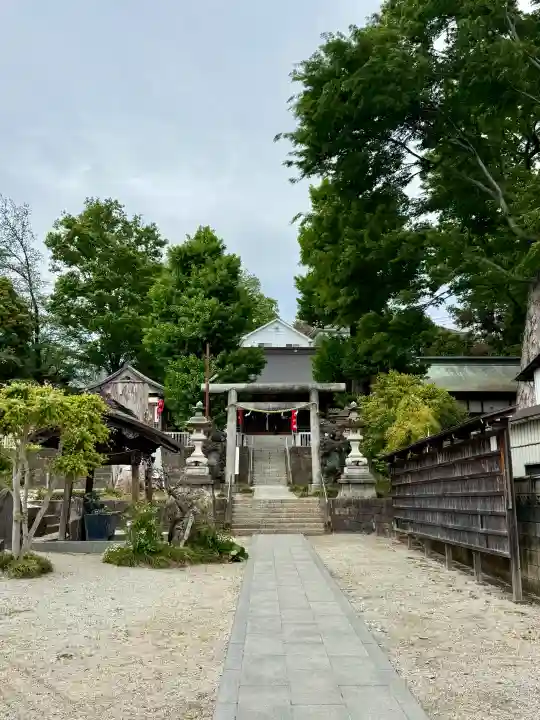諏訪神社の{uncategorized: "未分類", other: "その他", undefined: "問題あり", building: "その他建物", grave: "お墓", sacred_gate: "鳥居", guardian: "狛犬", statue: "像", buddha: "仏像", history: "歴史", nature: "自然", garden: "庭園", animal: "動物", pagoda: "塔", temizu: "手水舎", mountain_gate: "山門・神門", sanctuary: "本殿・本堂", subordinate: "末社・摂社", art: "芸術", scenery: "景色", jizo: "地蔵", ema: "絵馬", goshuin: "御朱印", omikuji: "おみくじ", items: "授与品その他", amulet: "お守り", goshuincho: "御朱印帳", eats: "食事", festival: "お祭り", votive_dance: "神楽", shichigosan: "七五三参", wedding: "結婚式", experience: "体験その他", initially: "初詣", around: "周辺", anti_infection: "感染症対策"}