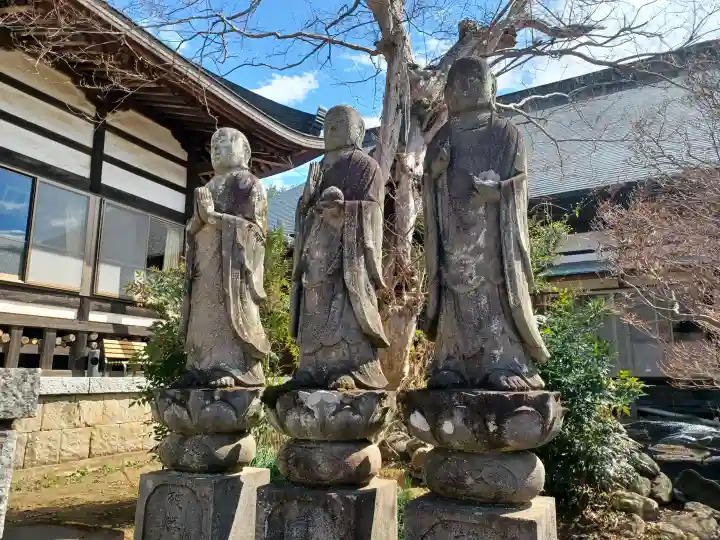 淨空院の{uncategorized: "未分類", other: "その他", undefined: "問題あり", building: "その他建物", grave: "お墓", sacred_gate: "鳥居", guardian: "狛犬", statue: "像", buddha: "仏像", history: "歴史", nature: "自然", garden: "庭園", animal: "動物", pagoda: "塔", temizu: "手水舎", mountain_gate: "山門・神門", sanctuary: "本殿・本堂", subordinate: "末社・摂社", art: "芸術", scenery: "景色", jizo: "地蔵", ema: "絵馬", goshuin: "御朱印", omikuji: "おみくじ", items: "授与品その他", amulet: "お守り", goshuincho: "御朱印帳", eats: "食事", festival: "お祭り", votive_dance: "神楽", shichigosan: "七五三参", wedding: "結婚式", experience: "体験その他", initially: "初詣", around: "周辺", anti_infection: "感染症対策"}