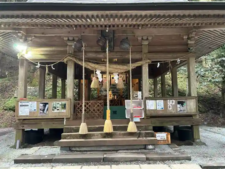 上色見熊野座神社の{uncategorized: "未分類", other: "その他", undefined: "問題あり", building: "その他建物", grave: "お墓", sacred_gate: "鳥居", guardian: "狛犬", statue: "像", buddha: "仏像", history: "歴史", nature: "自然", garden: "庭園", animal: "動物", pagoda: "塔", temizu: "手水舎", mountain_gate: "山門・神門", sanctuary: "本殿・本堂", subordinate: "末社・摂社", art: "芸術", scenery: "景色", jizo: "地蔵", ema: "絵馬", goshuin: "御朱印", omikuji: "おみくじ", items: "授与品その他", amulet: "お守り", goshuincho: "御朱印帳", eats: "食事", festival: "お祭り", votive_dance: "神楽", shichigosan: "七五三参", wedding: "結婚式", experience: "体験その他", initially: "初詣", around: "周辺", anti_infection: "感染症対策"}