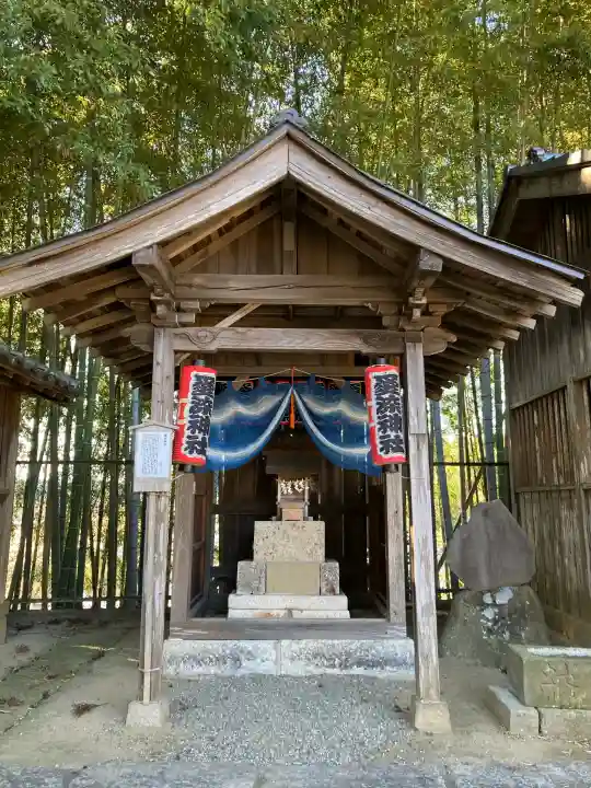 常陸國總社宮の{uncategorized: "未分類", other: "その他", undefined: "問題あり", building: "その他建物", grave: "お墓", sacred_gate: "鳥居", guardian: "狛犬", statue: "像", buddha: "仏像", history: "歴史", nature: "自然", garden: "庭園", animal: "動物", pagoda: "塔", temizu: "手水舎", mountain_gate: "山門・神門", sanctuary: "本殿・本堂", subordinate: "末社・摂社", art: "芸術", scenery: "景色", jizo: "地蔵", ema: "絵馬", goshuin: "御朱印", omikuji: "おみくじ", items: "授与品その他", amulet: "お守り", goshuincho: "御朱印帳", eats: "食事", festival: "お祭り", votive_dance: "神楽", shichigosan: "七五三参", wedding: "結婚式", experience: "体験その他", initially: "初詣", around: "周辺", anti_infection: "感染症対策"}