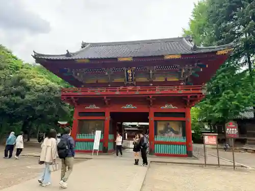 根津神社の{uncategorized: "未分類", other: "その他", undefined: "問題あり", building: "その他建物", grave: "お墓", sacred_gate: "鳥居", guardian: "狛犬", statue: "像", buddha: "仏像", history: "歴史", nature: "自然", garden: "庭園", animal: "動物", pagoda: "塔", temizu: "手水舎", mountain_gate: "山門・神門", sanctuary: "本殿・本堂", subordinate: "末社・摂社", art: "芸術", scenery: "景色", jizo: "地蔵", ema: "絵馬", goshuin: "御朱印", omikuji: "おみくじ", items: "授与品その他", amulet: "お守り", goshuincho: "御朱印帳", eats: "食事", festival: "お祭り", votive_dance: "神楽", shichigosan: "七五三参", wedding: "結婚式", experience: "体験その他", initially: "初詣", around: "周辺", anti_infection: "感染症対策"}