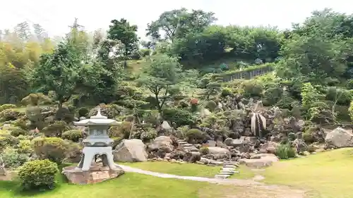 金蛇水神社の庭園