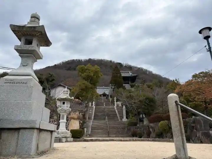 神咒寺の{uncategorized: "未分類", other: "その他", undefined: "問題あり", building: "その他建物", grave: "お墓", sacred_gate: "鳥居", guardian: "狛犬", statue: "像", buddha: "仏像", history: "歴史", nature: "自然", garden: "庭園", animal: "動物", pagoda: "塔", temizu: "手水舎", mountain_gate: "山門・神門", sanctuary: "本殿・本堂", subordinate: "末社・摂社", art: "芸術", scenery: "景色", jizo: "地蔵", ema: "絵馬", goshuin: "御朱印", omikuji: "おみくじ", items: "授与品その他", amulet: "お守り", goshuincho: "御朱印帳", eats: "食事", festival: "お祭り", votive_dance: "神楽", shichigosan: "七五三参", wedding: "結婚式", experience: "体験その他", initially: "初詣", around: "周辺", anti_infection: "感染症対策"}