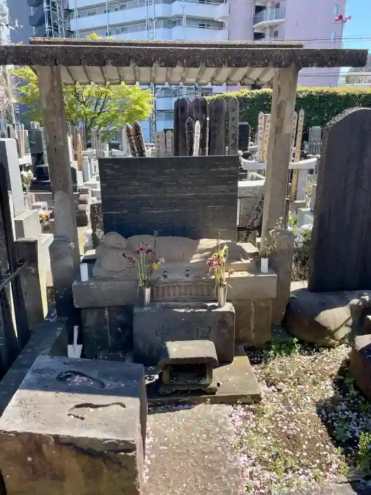 本立寺の{uncategorized: "未分類", other: "その他", undefined: "問題あり", building: "その他建物", grave: "お墓", sacred_gate: "鳥居", guardian: "狛犬", statue: "像", buddha: "仏像", history: "歴史", nature: "自然", garden: "庭園", animal: "動物", pagoda: "塔", temizu: "手水舎", mountain_gate: "山門・神門", sanctuary: "本殿・本堂", subordinate: "末社・摂社", art: "芸術", scenery: "景色", jizo: "地蔵", ema: "絵馬", goshuin: "御朱印", omikuji: "おみくじ", items: "授与品その他", amulet: "お守り", goshuincho: "御朱印帳", eats: "食事", festival: "お祭り", votive_dance: "神楽", shichigosan: "七五三参", wedding: "結婚式", experience: "体験その他", initially: "初詣", around: "周辺", anti_infection: "感染症対策"}