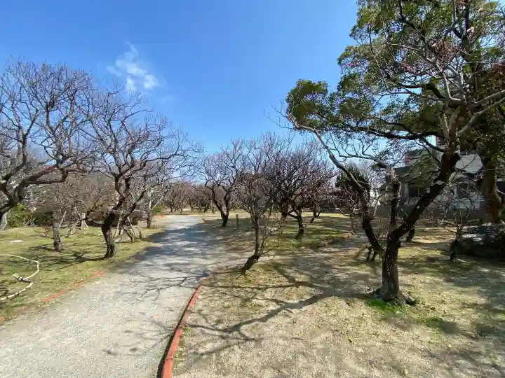 防府天満宮の{uncategorized: "未分類", other: "その他", undefined: "問題あり", building: "その他建物", grave: "お墓", sacred_gate: "鳥居", guardian: "狛犬", statue: "像", buddha: "仏像", history: "歴史", nature: "自然", garden: "庭園", animal: "動物", pagoda: "塔", temizu: "手水舎", mountain_gate: "山門・神門", sanctuary: "本殿・本堂", subordinate: "末社・摂社", art: "芸術", scenery: "景色", jizo: "地蔵", ema: "絵馬", goshuin: "御朱印", omikuji: "おみくじ", items: "授与品その他", amulet: "お守り", goshuincho: "御朱印帳", eats: "食事", festival: "お祭り", votive_dance: "神楽", shichigosan: "七五三参", wedding: "結婚式", experience: "体験その他", initially: "初詣", around: "周辺", anti_infection: "感染症対策"}