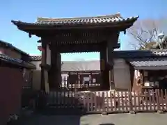 新薬師寺の山門