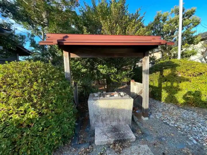 日和神社の{uncategorized: "未分類", other: "その他", undefined: "問題あり", building: "その他建物", grave: "お墓", sacred_gate: "鳥居", guardian: "狛犬", statue: "像", buddha: "仏像", history: "歴史", nature: "自然", garden: "庭園", animal: "動物", pagoda: "塔", temizu: "手水舎", mountain_gate: "山門・神門", sanctuary: "本殿・本堂", subordinate: "末社・摂社", art: "芸術", scenery: "景色", jizo: "地蔵", ema: "絵馬", goshuin: "御朱印", omikuji: "おみくじ", items: "授与品その他", amulet: "お守り", goshuincho: "御朱印帳", eats: "食事", festival: "お祭り", votive_dance: "神楽", shichigosan: "七五三参", wedding: "結婚式", experience: "体験その他", initially: "初詣", around: "周辺", anti_infection: "感染症対策"}