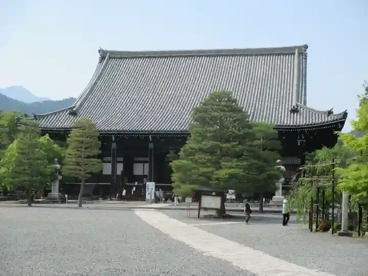 清凉寺の本殿・本堂