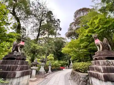 伏見稲荷大社の{uncategorized: "未分類", other: "その他", undefined: "問題あり", building: "その他建物", grave: "お墓", sacred_gate: "鳥居", guardian: "狛犬", statue: "像", buddha: "仏像", history: "歴史", nature: "自然", garden: "庭園", animal: "動物", pagoda: "塔", temizu: "手水舎", mountain_gate: "山門・神門", sanctuary: "本殿・本堂", subordinate: "末社・摂社", art: "芸術", scenery: "景色", jizo: "地蔵", ema: "絵馬", goshuin: "御朱印", omikuji: "おみくじ", items: "授与品その他", amulet: "お守り", goshuincho: "御朱印帳", eats: "食事", festival: "お祭り", votive_dance: "神楽", shichigosan: "七五三参", wedding: "結婚式", experience: "体験その他", initially: "初詣", around: "周辺", anti_infection: "感染症対策"}