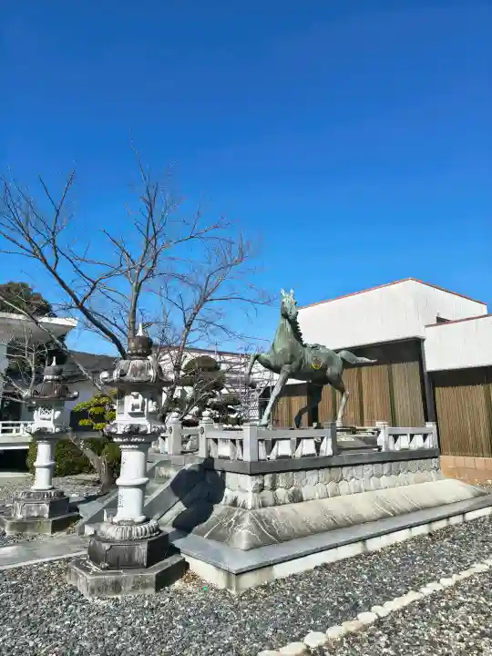 崋山神社の{uncategorized: "未分類", other: "その他", undefined: "問題あり", building: "その他建物", grave: "お墓", sacred_gate: "鳥居", guardian: "狛犬", statue: "像", buddha: "仏像", history: "歴史", nature: "自然", garden: "庭園", animal: "動物", pagoda: "塔", temizu: "手水舎", mountain_gate: "山門・神門", sanctuary: "本殿・本堂", subordinate: "末社・摂社", art: "芸術", scenery: "景色", jizo: "地蔵", ema: "絵馬", goshuin: "御朱印", omikuji: "おみくじ", items: "授与品その他", amulet: "お守り", goshuincho: "御朱印帳", eats: "食事", festival: "お祭り", votive_dance: "神楽", shichigosan: "七五三参", wedding: "結婚式", experience: "体験その他", initially: "初詣", around: "周辺", anti_infection: "感染症対策"}