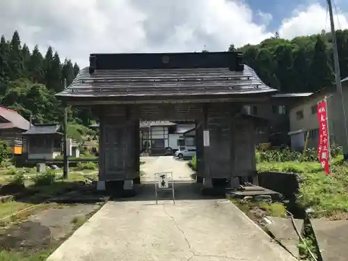 円照寺の山門