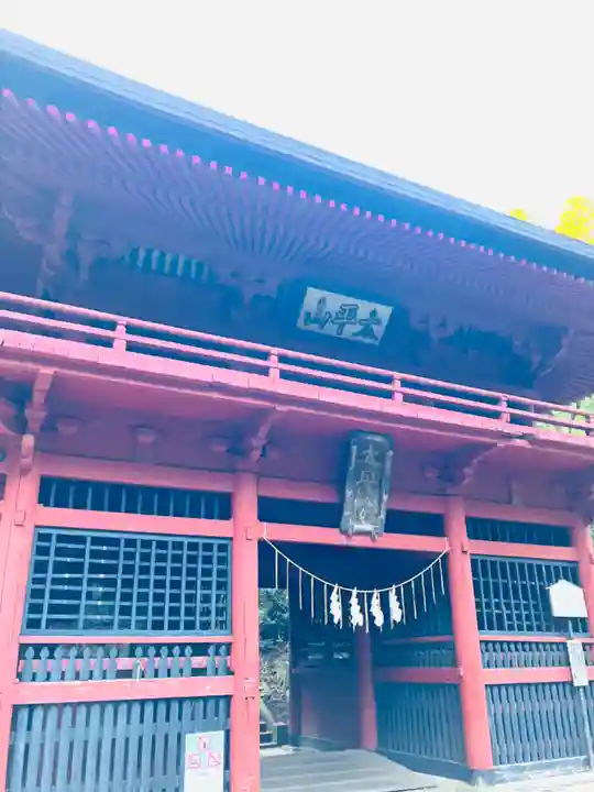 太平山神社の山門・神門