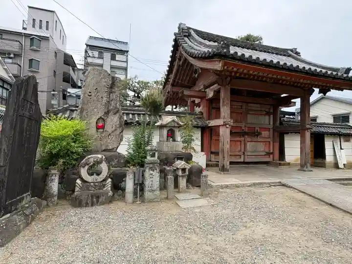 葛井寺の{uncategorized: "未分類", other: "その他", undefined: "問題あり", building: "その他建物", grave: "お墓", sacred_gate: "鳥居", guardian: "狛犬", statue: "像", buddha: "仏像", history: "歴史", nature: "自然", garden: "庭園", animal: "動物", pagoda: "塔", temizu: "手水舎", mountain_gate: "山門・神門", sanctuary: "本殿・本堂", subordinate: "末社・摂社", art: "芸術", scenery: "景色", jizo: "地蔵", ema: "絵馬", goshuin: "御朱印", omikuji: "おみくじ", items: "授与品その他", amulet: "お守り", goshuincho: "御朱印帳", eats: "食事", festival: "お祭り", votive_dance: "神楽", shichigosan: "七五三参", wedding: "結婚式", experience: "体験その他", initially: "初詣", around: "周辺", anti_infection: "感染症対策"}