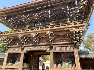 西新井大師総持寺の山門・神門