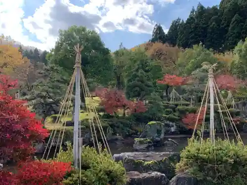 味真野神社の庭園