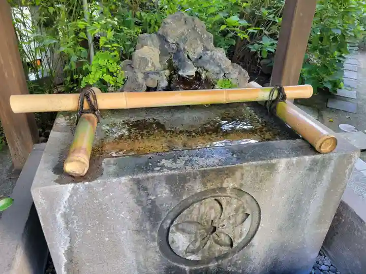 太田姫稲荷神社の手水舎