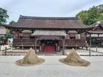 賀茂別雷神社（上賀茂神社）の{uncategorized: "未分類", other: "その他", undefined: "問題あり", building: "その他建物", grave: "お墓", sacred_gate: "鳥居", guardian: "狛犬", statue: "像", buddha: "仏像", history: "歴史", nature: "自然", garden: "庭園", animal: "動物", pagoda: "塔", temizu: "手水舎", mountain_gate: "山門・神門", sanctuary: "本殿・本堂", subordinate: "末社・摂社", art: "芸術", scenery: "景色", jizo: "地蔵", ema: "絵馬", goshuin: "御朱印", omikuji: "おみくじ", items: "授与品その他", amulet: "お守り", goshuincho: "御朱印帳", eats: "食事", festival: "お祭り", votive_dance: "神楽", shichigosan: "七五三参", wedding: "結婚式", experience: "体験その他", initially: "初詣", around: "周辺", anti_infection: "感染症対策"}