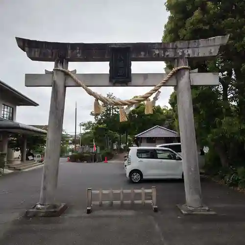 上地八幡宮の鳥居