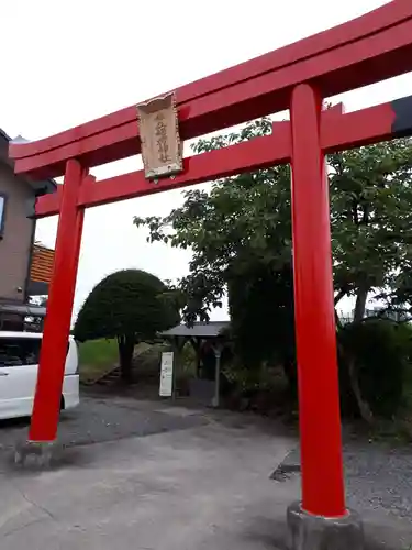 旅立稲荷神社の鳥居