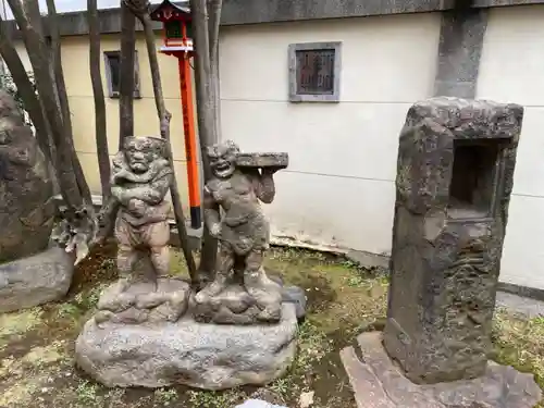 吉原神社の像