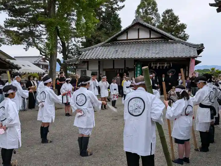 志那神社の{uncategorized: "未分類", other: "その他", undefined: "問題あり", building: "その他建物", grave: "お墓", sacred_gate: "鳥居", guardian: "狛犬", statue: "像", buddha: "仏像", history: "歴史", nature: "自然", garden: "庭園", animal: "動物", pagoda: "塔", temizu: "手水舎", mountain_gate: "山門・神門", sanctuary: "本殿・本堂", subordinate: "末社・摂社", art: "芸術", scenery: "景色", jizo: "地蔵", ema: "絵馬", goshuin: "御朱印", omikuji: "おみくじ", items: "授与品その他", amulet: "お守り", goshuincho: "御朱印帳", eats: "食事", festival: "お祭り", votive_dance: "神楽", shichigosan: "七五三参", wedding: "結婚式", experience: "体験その他", initially: "初詣", around: "周辺", anti_infection: "感染症対策"}