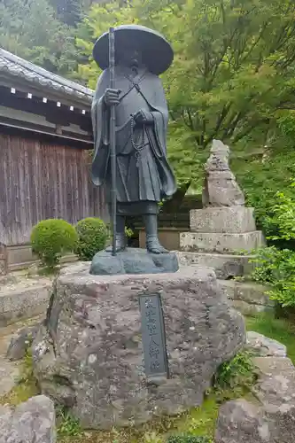 真教寺の像