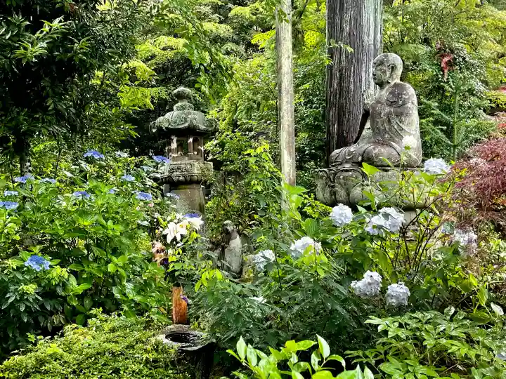 資福寺の{uncategorized: "未分類", other: "その他", undefined: "問題あり", building: "その他建物", grave: "お墓", sacred_gate: "鳥居", guardian: "狛犬", statue: "像", buddha: "仏像", history: "歴史", nature: "自然", garden: "庭園", animal: "動物", pagoda: "塔", temizu: "手水舎", mountain_gate: "山門・神門", sanctuary: "本殿・本堂", subordinate: "末社・摂社", art: "芸術", scenery: "景色", jizo: "地蔵", ema: "絵馬", goshuin: "御朱印", omikuji: "おみくじ", items: "授与品その他", amulet: "お守り", goshuincho: "御朱印帳", eats: "食事", festival: "お祭り", votive_dance: "神楽", shichigosan: "七五三参", wedding: "結婚式", experience: "体験その他", initially: "初詣", around: "周辺", anti_infection: "感染症対策"}