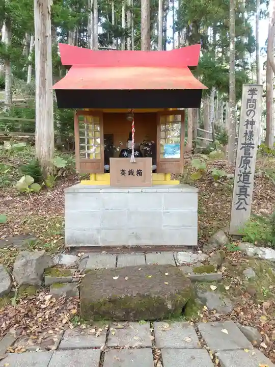 神社(洞爺湖中の島)の本殿・本堂