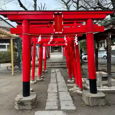 東官守稲荷神社の{uncategorized: "未分類", other: "その他", undefined: "問題あり", building: "その他建物", grave: "お墓", sacred_gate: "鳥居", guardian: "狛犬", statue: "像", buddha: "仏像", history: "歴史", nature: "自然", garden: "庭園", animal: "動物", pagoda: "塔", temizu: "手水舎", mountain_gate: "山門・神門", sanctuary: "本殿・本堂", subordinate: "末社・摂社", art: "芸術", scenery: "景色", jizo: "地蔵", ema: "絵馬", goshuin: "御朱印", omikuji: "おみくじ", items: "授与品その他", amulet: "お守り", goshuincho: "御朱印帳", eats: "食事", festival: "お祭り", votive_dance: "神楽", shichigosan: "七五三参", wedding: "結婚式", experience: "体験その他", initially: "初詣", around: "周辺", anti_infection: "感染症対策"}