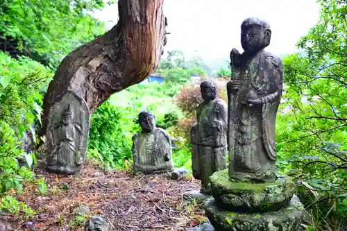 重国庵　赤獄神社の像