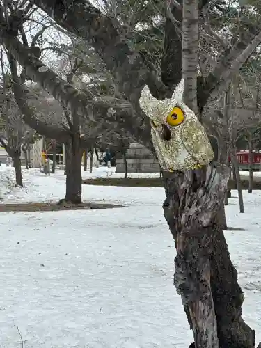 札幌護國神社の{uncategorized: "未分類", other: "その他", undefined: "問題あり", building: "その他建物", grave: "お墓", sacred_gate: "鳥居", guardian: "狛犬", statue: "像", buddha: "仏像", history: "歴史", nature: "自然", garden: "庭園", animal: "動物", pagoda: "塔", temizu: "手水舎", mountain_gate: "山門・神門", sanctuary: "本殿・本堂", subordinate: "末社・摂社", art: "芸術", scenery: "景色", jizo: "地蔵", ema: "絵馬", goshuin: "御朱印", omikuji: "おみくじ", items: "授与品その他", amulet: "お守り", goshuincho: "御朱印帳", eats: "食事", festival: "お祭り", votive_dance: "神楽", shichigosan: "七五三参", wedding: "結婚式", experience: "体験その他", initially: "初詣", around: "周辺", anti_infection: "感染症対策"}