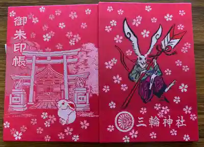 御朱印帳の表と裏のデザイン
※この色がお受けできるとは限りません。