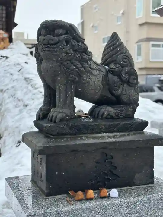 札幌諏訪神社の{uncategorized: "未分類", other: "その他", undefined: "問題あり", building: "その他建物", grave: "お墓", sacred_gate: "鳥居", guardian: "狛犬", statue: "像", buddha: "仏像", history: "歴史", nature: "自然", garden: "庭園", animal: "動物", pagoda: "塔", temizu: "手水舎", mountain_gate: "山門・神門", sanctuary: "本殿・本堂", subordinate: "末社・摂社", art: "芸術", scenery: "景色", jizo: "地蔵", ema: "絵馬", goshuin: "御朱印", omikuji: "おみくじ", items: "授与品その他", amulet: "お守り", goshuincho: "御朱印帳", eats: "食事", festival: "お祭り", votive_dance: "神楽", shichigosan: "七五三参", wedding: "結婚式", experience: "体験その他", initially: "初詣", around: "周辺", anti_infection: "感染症対策"}