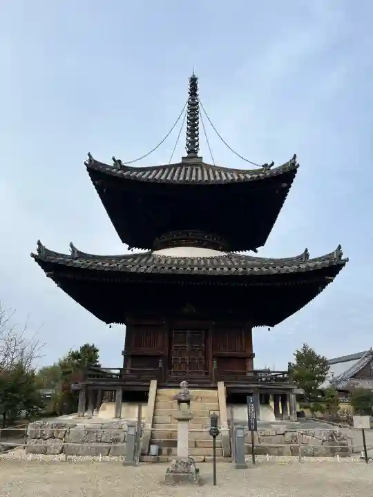 叡福寺の{uncategorized: "未分類", other: "その他", undefined: "問題あり", building: "その他建物", grave: "お墓", sacred_gate: "鳥居", guardian: "狛犬", statue: "像", buddha: "仏像", history: "歴史", nature: "自然", garden: "庭園", animal: "動物", pagoda: "塔", temizu: "手水舎", mountain_gate: "山門・神門", sanctuary: "本殿・本堂", subordinate: "末社・摂社", art: "芸術", scenery: "景色", jizo: "地蔵", ema: "絵馬", goshuin: "御朱印", omikuji: "おみくじ", items: "授与品その他", amulet: "お守り", goshuincho: "御朱印帳", eats: "食事", festival: "お祭り", votive_dance: "神楽", shichigosan: "七五三参", wedding: "結婚式", experience: "体験その他", initially: "初詣", around: "周辺", anti_infection: "感染症対策"}