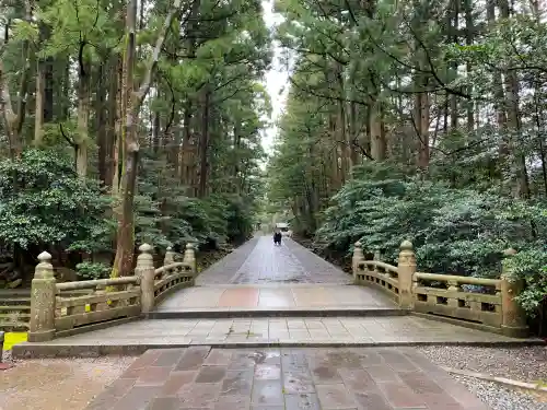 彌彦神社の建物その他