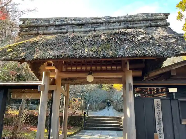 東慶寺の山門・神門