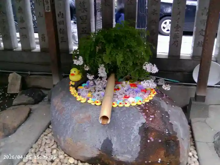 元三島神社の{uncategorized: "未分類", other: "その他", undefined: "問題あり", building: "その他建物", grave: "お墓", sacred_gate: "鳥居", guardian: "狛犬", statue: "像", buddha: "仏像", history: "歴史", nature: "自然", garden: "庭園", animal: "動物", pagoda: "塔", temizu: "手水舎", mountain_gate: "山門・神門", sanctuary: "本殿・本堂", subordinate: "末社・摂社", art: "芸術", scenery: "景色", jizo: "地蔵", ema: "絵馬", goshuin: "御朱印", omikuji: "おみくじ", items: "授与品その他", amulet: "お守り", goshuincho: "御朱印帳", eats: "食事", festival: "お祭り", votive_dance: "神楽", shichigosan: "七五三参", wedding: "結婚式", experience: "体験その他", initially: "初詣", around: "周辺", anti_infection: "感染症対策"}