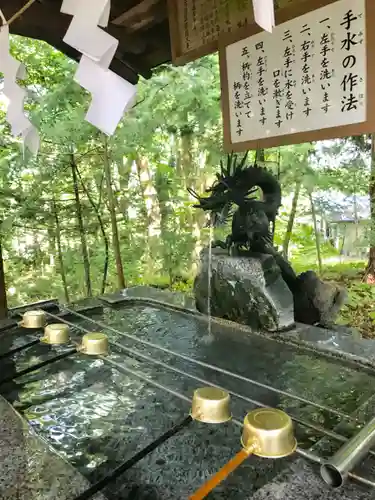 新屋山神社の手水舎