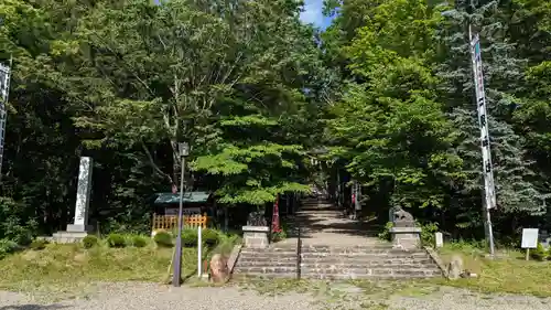 士別神社の庭園