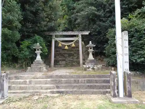 神明社の鳥居