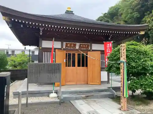 浄流寺の{uncategorized: "未分類", other: "その他", undefined: "問題あり", building: "その他建物", grave: "お墓", sacred_gate: "鳥居", guardian: "狛犬", statue: "像", buddha: "仏像", history: "歴史", nature: "自然", garden: "庭園", animal: "動物", pagoda: "塔", temizu: "手水舎", mountain_gate: "山門・神門", sanctuary: "本殿・本堂", subordinate: "末社・摂社", art: "芸術", scenery: "景色", jizo: "地蔵", ema: "絵馬", goshuin: "御朱印", omikuji: "おみくじ", items: "授与品その他", amulet: "お守り", goshuincho: "御朱印帳", eats: "食事", festival: "お祭り", votive_dance: "神楽", shichigosan: "七五三参", wedding: "結婚式", experience: "体験その他", initially: "初詣", around: "周辺", anti_infection: "感染症対策"}