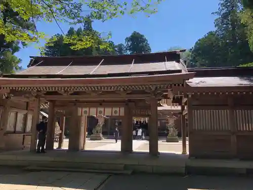 白山比咩神社の山門・神門