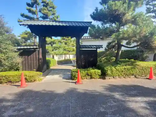 忍　諏訪神社・東照宮　の山門