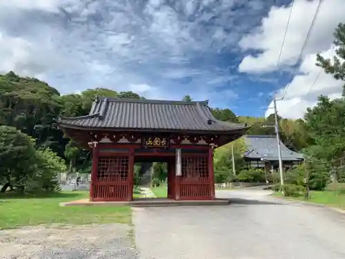 鷲山寺の山門