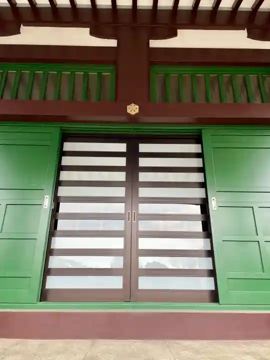 真英寺の{uncategorized: "未分類", other: "その他", undefined: "問題あり", building: "その他建物", grave: "お墓", sacred_gate: "鳥居", guardian: "狛犬", statue: "像", buddha: "仏像", history: "歴史", nature: "自然", garden: "庭園", animal: "動物", pagoda: "塔", temizu: "手水舎", mountain_gate: "山門・神門", sanctuary: "本殿・本堂", subordinate: "末社・摂社", art: "芸術", scenery: "景色", jizo: "地蔵", ema: "絵馬", goshuin: "御朱印", omikuji: "おみくじ", items: "授与品その他", amulet: "お守り", goshuincho: "御朱印帳", eats: "食事", festival: "お祭り", votive_dance: "神楽", shichigosan: "七五三参", wedding: "結婚式", experience: "体験その他", initially: "初詣", around: "周辺", anti_infection: "感染症対策"}