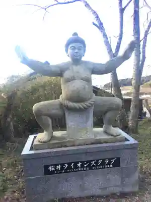 相撲神社の像