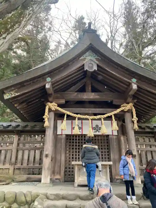 諏訪大社上社前宮の{uncategorized: "未分類", other: "その他", undefined: "問題あり", building: "その他建物", grave: "お墓", sacred_gate: "鳥居", guardian: "狛犬", statue: "像", buddha: "仏像", history: "歴史", nature: "自然", garden: "庭園", animal: "動物", pagoda: "塔", temizu: "手水舎", mountain_gate: "山門・神門", sanctuary: "本殿・本堂", subordinate: "末社・摂社", art: "芸術", scenery: "景色", jizo: "地蔵", ema: "絵馬", goshuin: "御朱印", omikuji: "おみくじ", items: "授与品その他", amulet: "お守り", goshuincho: "御朱印帳", eats: "食事", festival: "お祭り", votive_dance: "神楽", shichigosan: "七五三参", wedding: "結婚式", experience: "体験その他", initially: "初詣", around: "周辺", anti_infection: "感染症対策"}