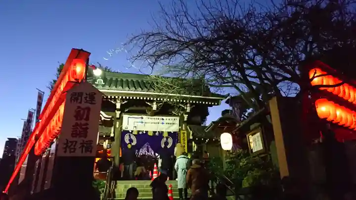 豊川稲荷東京別院の山門・神門